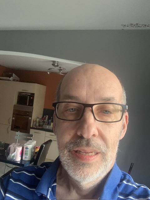 Profil de Demis